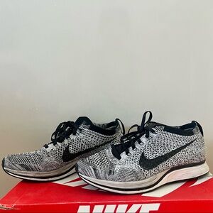 Nike Flyknit Racer Oreo size M5/W6.5